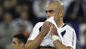 VIDEO. Ale áno, dá sa to! Z päťky netrafiť úplne prázdnu bránu...