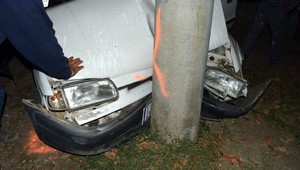 Pri nehode úradoval alkohol. Mladá vodička skončila v stĺpe