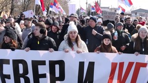 V Srbsku študenti zablokovali cesty, uplynulo 100 dní od tragédie v Novom Sade