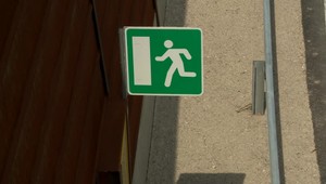 Kuriózny prípad na diaľnici: Vodič potreboval ísť vykonať biologickú potrebu, nakoniec volal policajtov