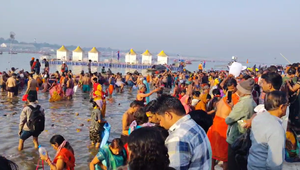 Exkluzívne pre TV JOJ: Nahí askéti, rituály a more pútnikov. Poznáte najväčší festival na svete?