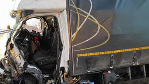 Na diaľnici D1 zišiel z cesty a zastavil ho až strom. Cesta bola neprejazdná takmer polhodinu