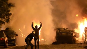 Policajta, ktorý zastrelil tínedžera pri dopravnej kontrole, vyšetrujú pre úmyselné zabitie