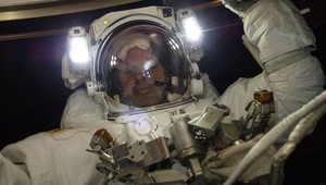 Ruským kozmonautom má v núdzi pomôcť pištoľ: Zbraň po vzore 80. rokov prechádza testami