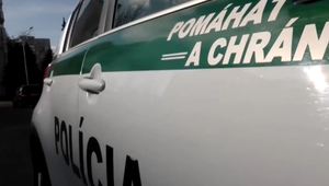 Muž napadol vlastnú matku a vyhrážal sa jej smrťou