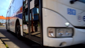 Vodič nemal vpustiť do autobusu rómskych občanov. Nakoniec to ale môže byť celkom inak