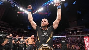 Česko má prvého šampióna UFC v histórii