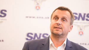 Z politickej žumpy pomaly stúpa kpt. JUDr. Danko