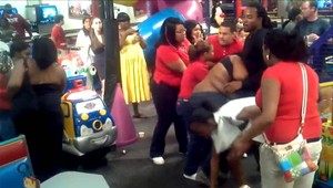 VIDEO: Detská oslava sa zvrhla na bitku