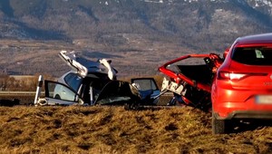 Tragická zrážka dvoch osobných áut: Nehodu neprežil 67-ročný vodič ani jeho pes