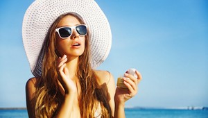 Prehnali ste to s opaľovaním? Vyrobte si LIEČIVÝ SPREJ na upokojenie pokožky