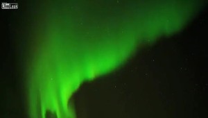 VIDEO: Polárna žiara nad Aljaškou nie je znamením vyššej moci. Čo ju sfarbuje do zelena?