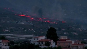 Najsilnejšia erupcia za posledných 50 rokov. Láva zo sopky na Kanárskych ostrovoch sa dostala do ulíc