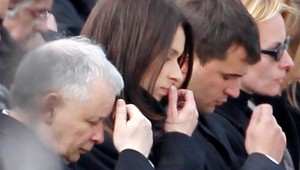 Poľsko sa lúči s obeťami leteckej katastrofy