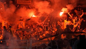 V Dortmunde sa pobili fanúšikovia s políciou