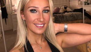 Kráska si objednala šaty z internetu, ale niečo na nich nesedí: Mohli ich takto ušiť?