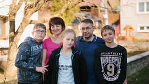 Štyri rodiny sa už majú vďaka CHLEBODARCOVI lepšie