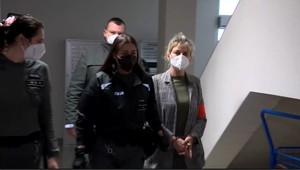 Žena si mala kvôli majetku objednať vraždu matky a otčima. Hrozí jej mimoriadny trest