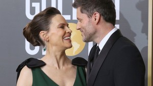 48-ročná tehotná herečka zažiarila na červenom koberci: S dvojčatami v brušku vyzerala úžasne