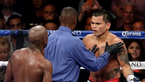 Ako od krokodíla. Boxer nosí na prívesku vyrazený Mayweatherov zub