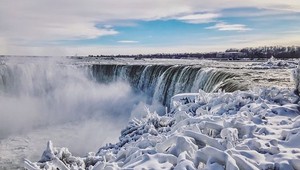 Niagarské vodopády tak, ako ich nepoznáte. Treskúca zima sa postarala o túto ľadovú nádheru