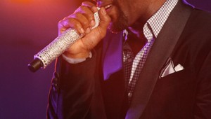 Slávneho speváka zatkli pre obvinenia zo sexuálneho obťažovania