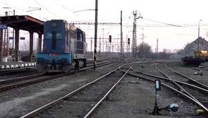 Rozbehnutý vlak zastavil až v Maďarsku. Viac ako 25 kilometrov prekonal bez rušňovodiča