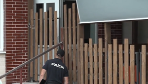 Zlodej si prilepšil o tisícky eur. Ukradol peňaženku a vylúpil hrací automat