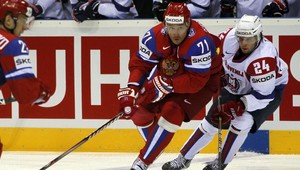 Slovinci potrápili aj Rusov, Kanada rozbila Francúzsko