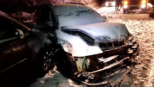 Mladík dostal šmyk a čelne narazil do auta. Pri nehode bolo desať ľudí