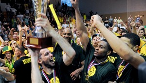 Nečakaný útok zospodu - levický premiérový basketbalový titul