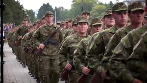 Armáde chýba 3 500 vojakov, ale len tak hocikoho nezoberú. Dôležitá je fyzička aj psychika