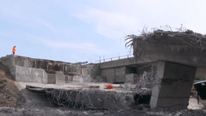 Na diaľnici D1 búrali most. Vodiči museli počítať s obchádzkou a neskorším spojazdnením úseku