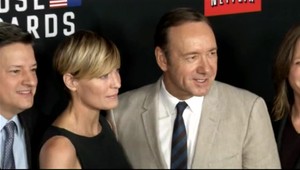 Hviezdny herec po obvineniach z obťažovania na úplnom dne! Je BEZDOMOVEC a vystupuje po kluboch!