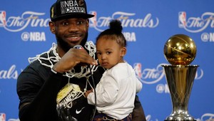 James má titul aj s Clevelandom, stal sa MVP finále