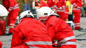 V priemyselnom parku unikla neznáma látka, zranilo sa šesť ľudí