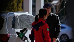 Cena ropy prudko rastie. Analytik: Palivá na Slovensku môžu čoskoro stáť 1,70 eura