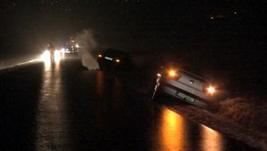 Poľadovica sa postarala o rušnú noc, autá končili v priekope