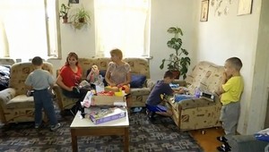 Sedemčlenná rodina bez otca, prežívajú zo 140 eur mesačne