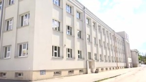 Miesto prepustenia bojuje o život. Pacient vypadol z okna v Kežmarku