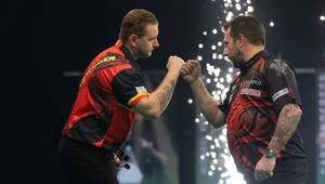 Premier League 2021: Clayton zdolal van den Bergha a postupuje do semifinále!