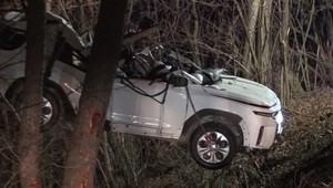 Vodič zahynul v zdevastovanom aute, ktorým narazil do stromov