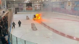 Nechcená ohňová šou v New Yorku. Rolbu zachvátili plamene