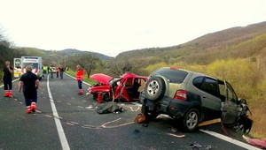 Tragická nehoda pri Lučenci, 2 mŕtvi a 5 zranených