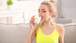 Neviete zhodiť z brucha a stehien? TOTO pite ráno a večer, výsledky vás ohromia