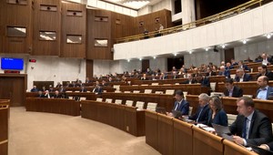 V politike sa udiali významné zmeny. Nasledujúci postup diktuje Ústava SR