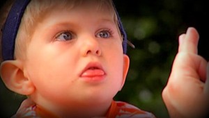 Dar ako hrom! Vďaka rodičom Greyson (3) počuje