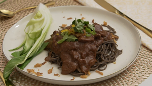 Hlavné jedlo: Ružové prsíčko na zelenom podklade