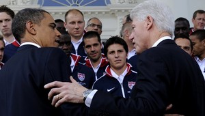 Ohrdnutý Obama! Na svadbu Clintonovcov ho nepozvali