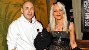 Spevákovi Danovi Landovi (43) ochrnula polovica tváre